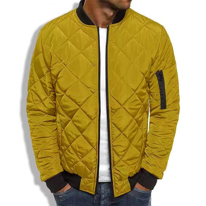 Men's casual outfit with classic quilted bomber jacket, perfect for everyday autumn/winter style.