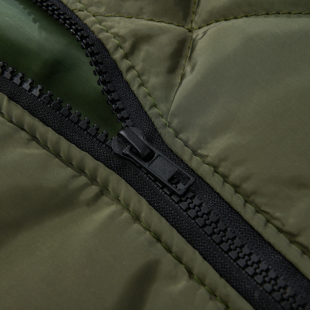 Stylish men's quilted bomber jacket, a classic outerwear piece for everyday casual autumn/winter style.