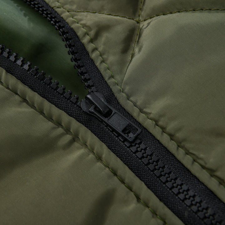 Stylish men's quilted bomber jacket, a classic outerwear piece for everyday casual autumn/winter style.