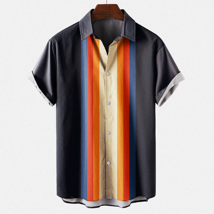 Fashionable men's vintage-inspired short sleeve shirt, perfect for versatile casual outfits in spring/summer.