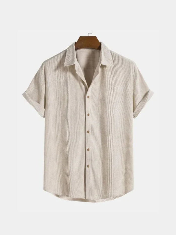 Comfortable men's smart casual polo shirt with classic collar, ideal for versatile daily wear.