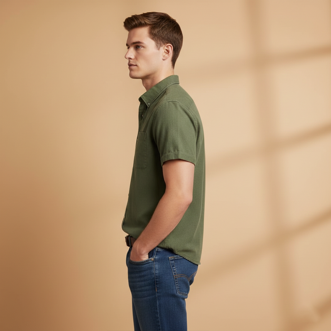Wardrobe essential: Men's short-sleeve casual shirt with handy chest pocket