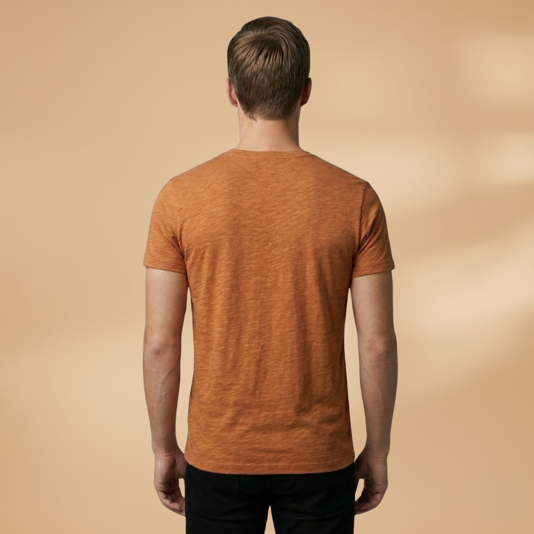 Versatile men's plain t-shirt, a short sleeve summer tee ideal for everyday casual wear and warm weather.