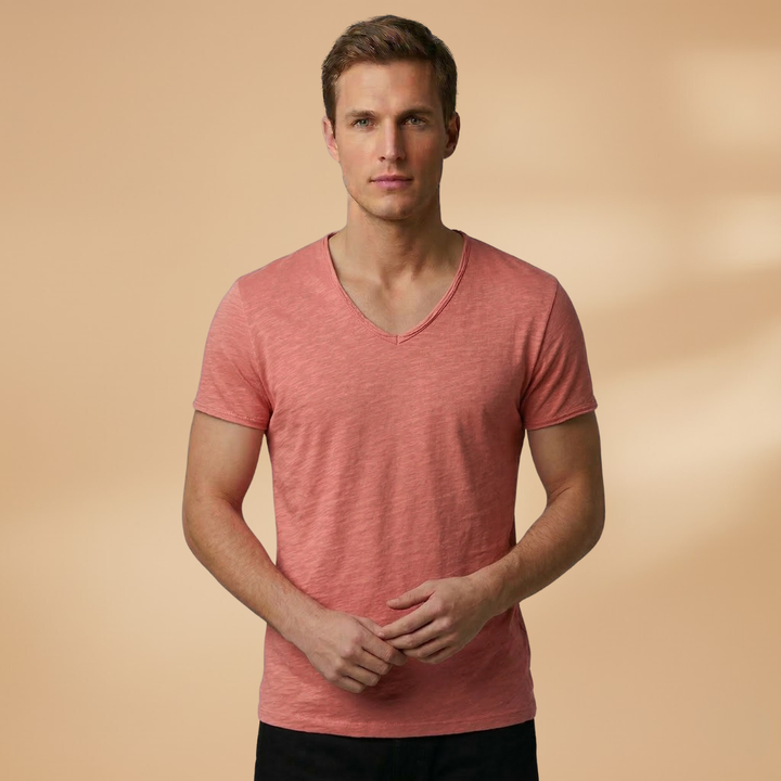 Plain men's short sleeve t-shirt with a classic fit, perfect summer tee for versatile everyday wear.