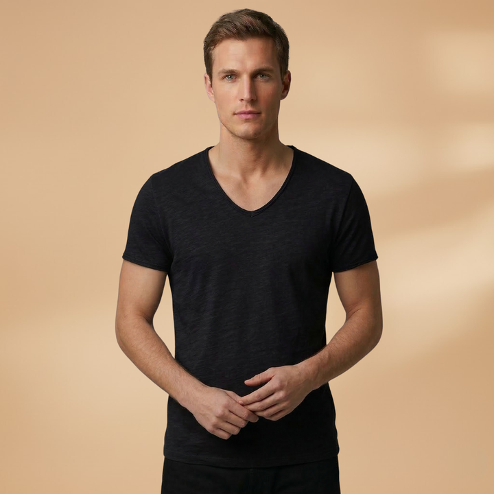 Simple men's short sleeve summer t-shirt, a versatile plain crew neck tee for warm weather fashion.