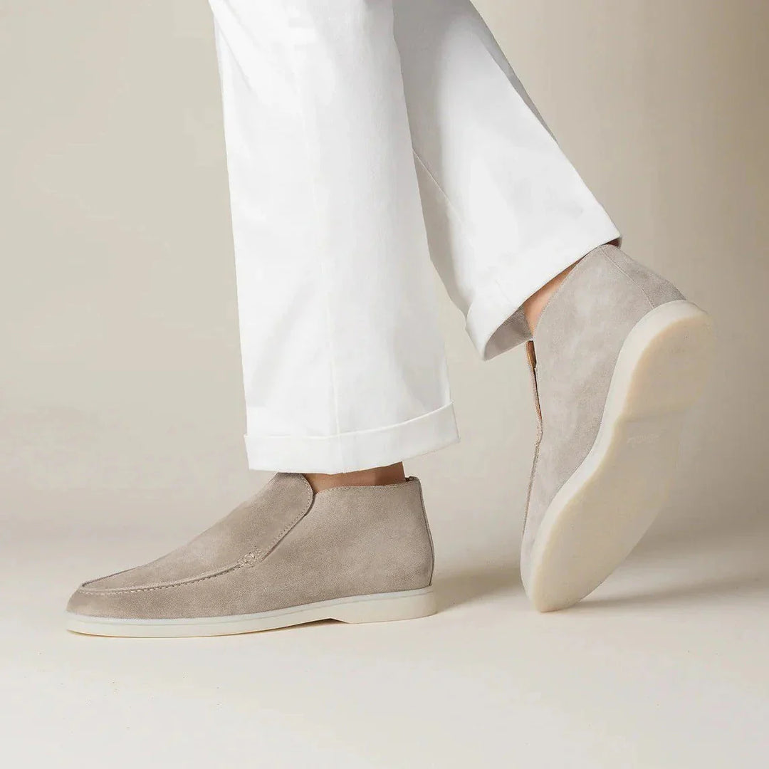 Comfortable men's casual slip-on loafers, perfect for everyday wear and minimalist fashion.