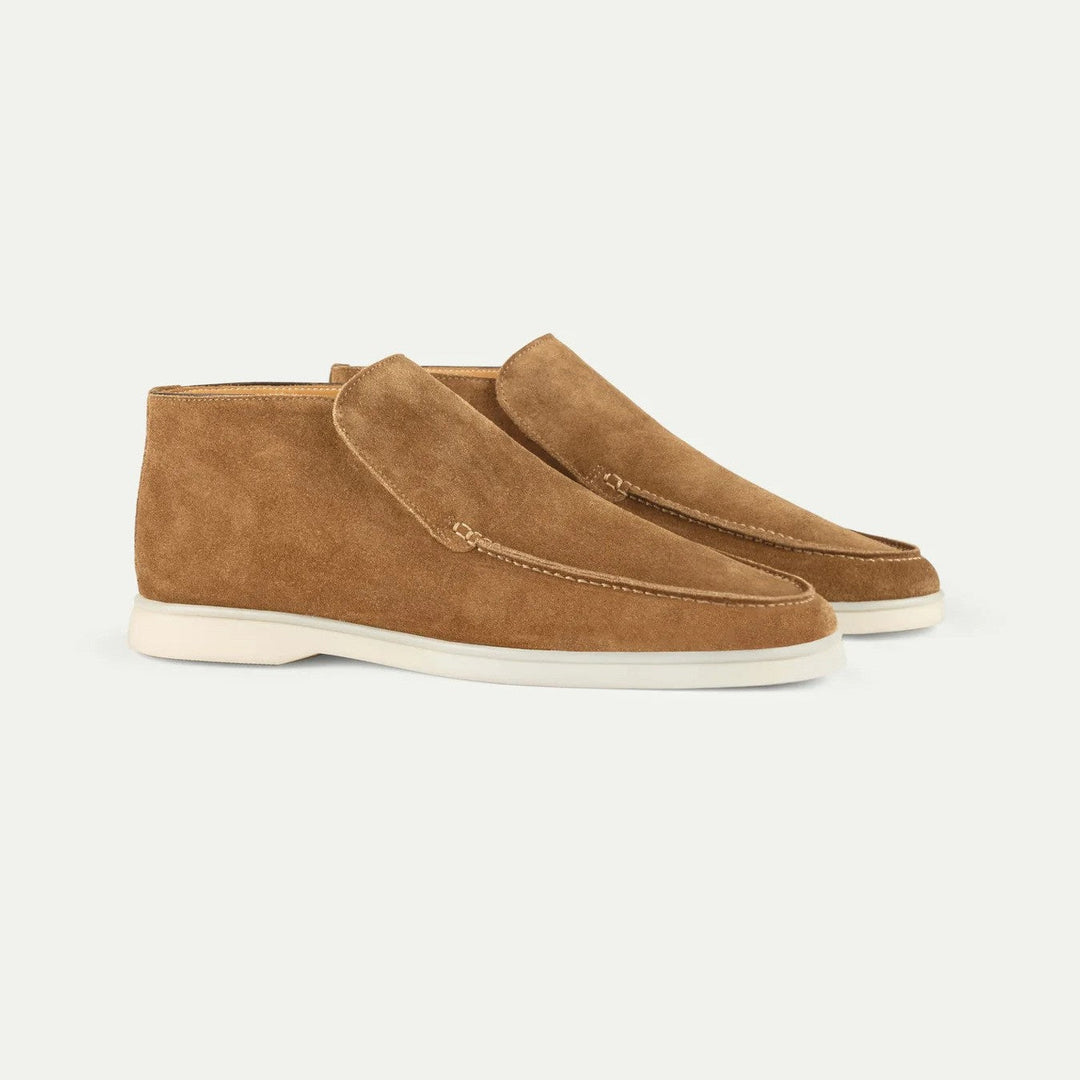 Fashionable men's slip-on loafers, offering versatile casual style and everyday comfort.