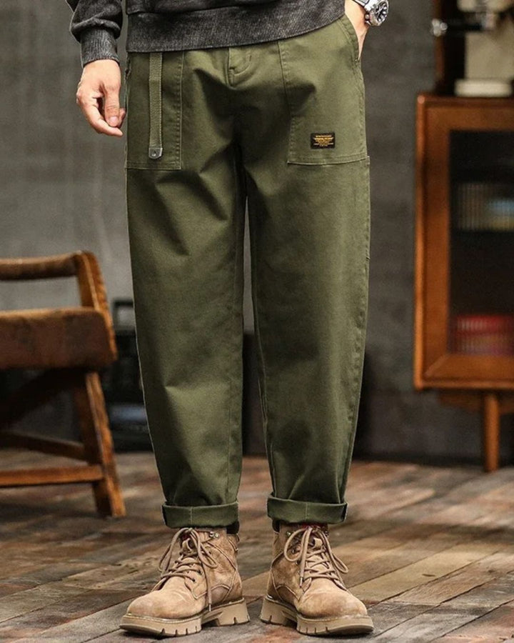 Men's classic straight leg cargo pants in versatile color, offering utility pockets and everyday comfort.
