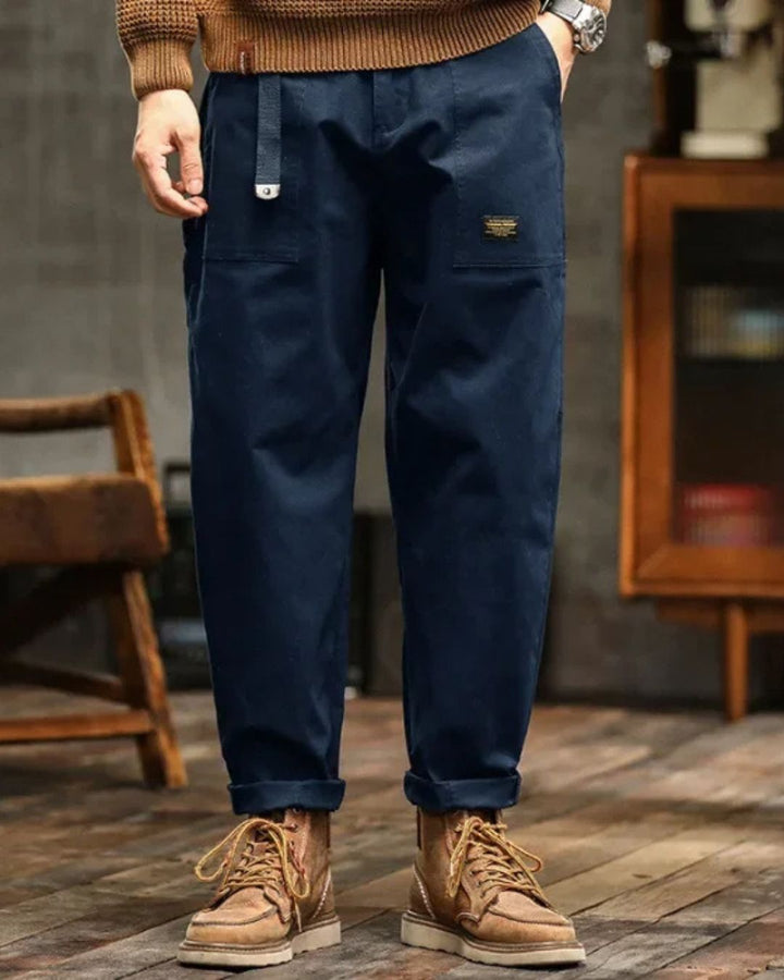 Versatile men's classic straight leg cargo pants for ultimate comfort and tactical style in any casual setting.
