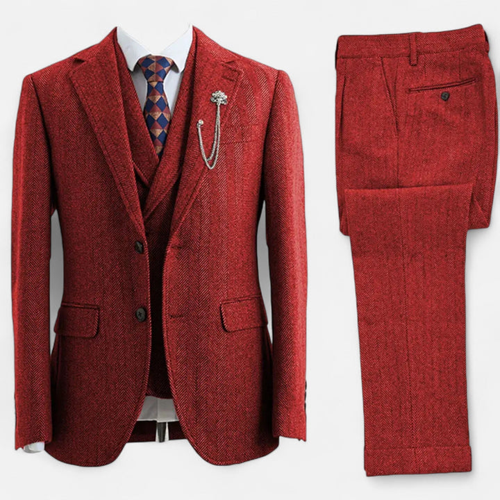 Timeless men's three-piece suit, ideal for weddings and formal events
