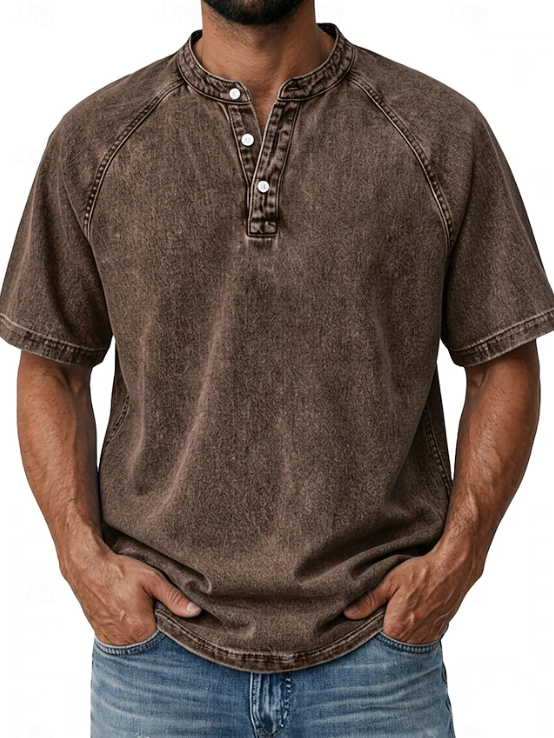 Fashionable men's vintage button-up shirt, classic long sleeve, perfect for a timeless retro casual style.
