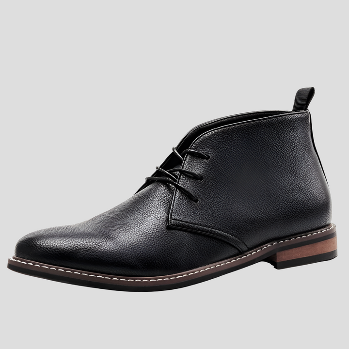 Lace-up men's desert boots in a classic vintage style, ideal for comfortable everyday casual wear.