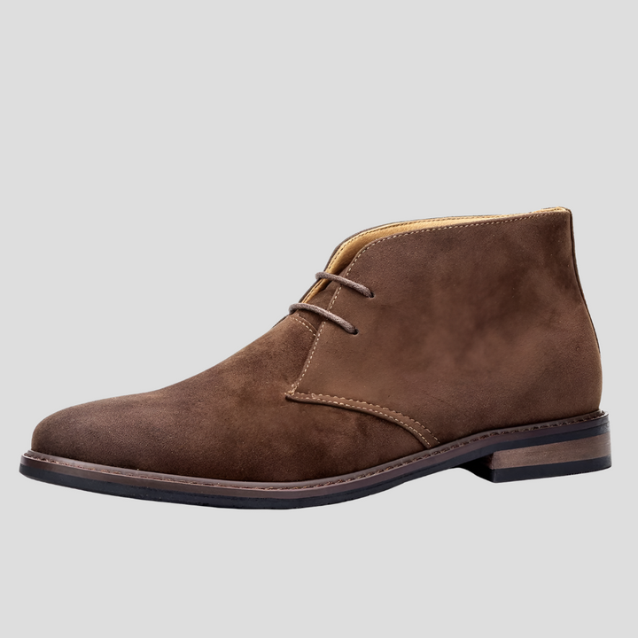 Classic desert boots for men, featuring a vintage design for timeless style and versatile everyday fashion.