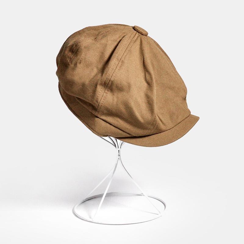 Men's new vintage flat cap. Classic British style retro hat, ideal driver or golf cap. Gentleman's stylish headwear.