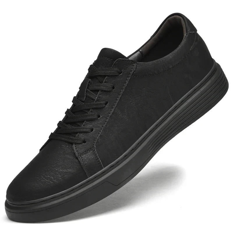 Men's comfortable summer trainers, low-top design for easy walking and versatile everyday casual style.