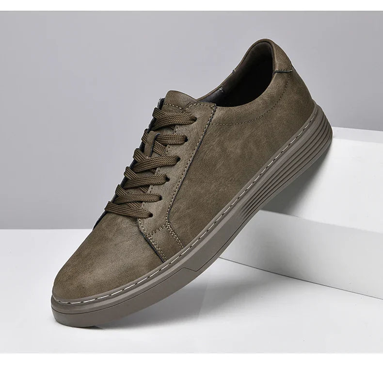 Classic men's summer trainers, low-top and lace-up, perfect versatile shoes for comfortable everyday style.