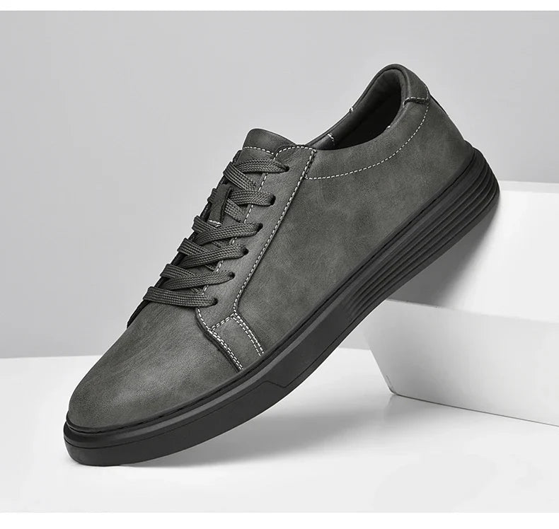 Durable sole of men's classic summer trainers, offering grip and comfort for versatile everyday wear.