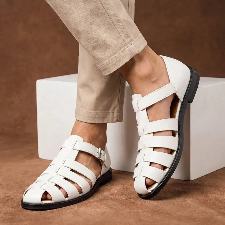 Casual men's fisherman sandals, closed toe design with adjustable buckle for comfortable summer vacation wear.