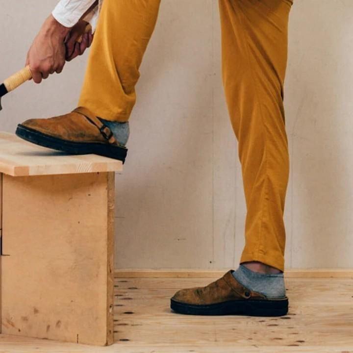 Relaxing men's support slippers, providing daily comfort. Stylish casual indoor/outdoor footwear.
