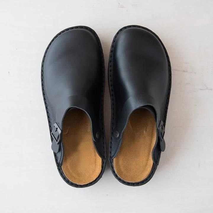 Everyday men's slippers delivering comfort & foot support. Stylish casual footwear for indoor/outdoor use.