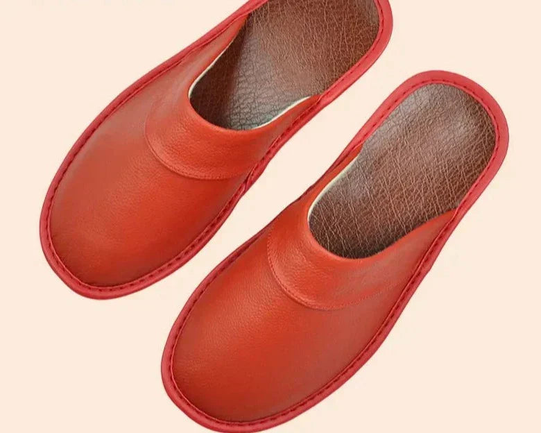Non-slip black slippers for men, ideal for indoor wear