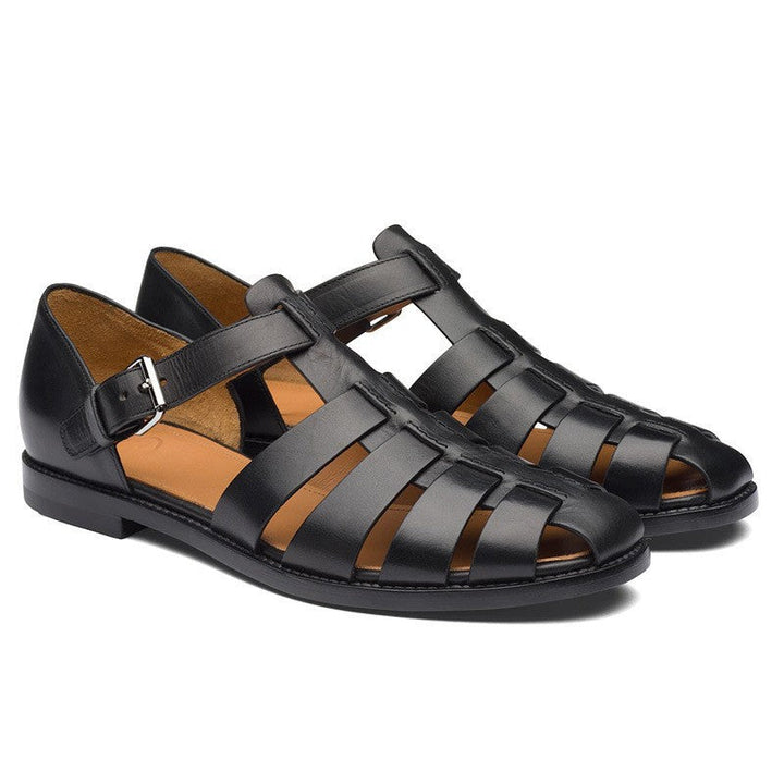 Casual men's closed-toe summer sandals with adjustable buckle strap.
