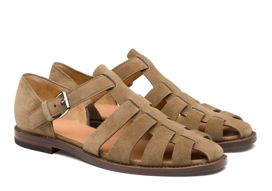 Relaxed men's summer footwear: closed-toe sandals with buckle detail for casual wear.