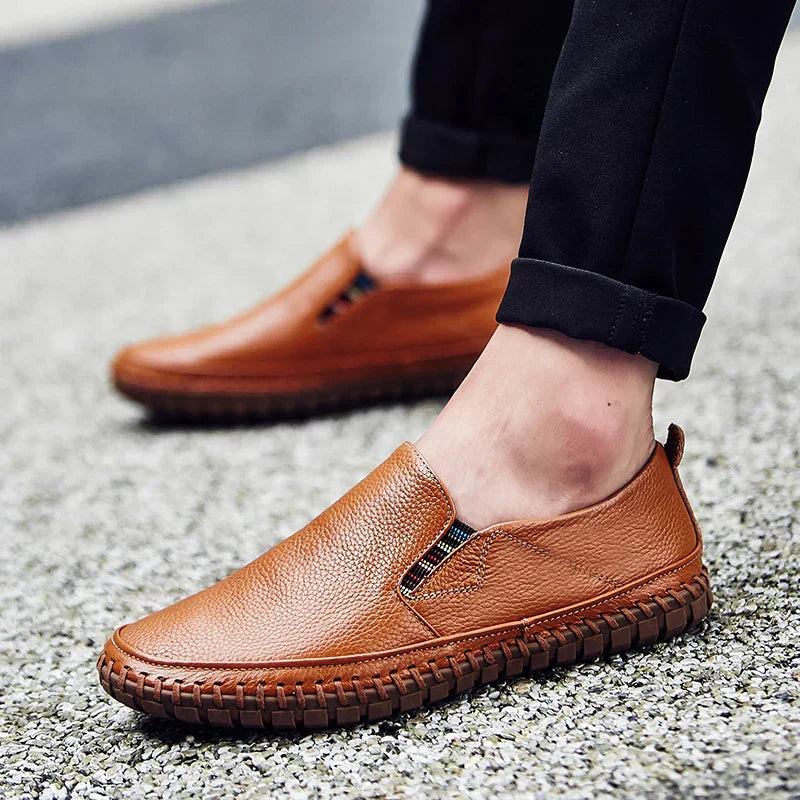 Men's comfortable slip-on shoes with a flexible sole, perfect for daily walking and everyday wear.
