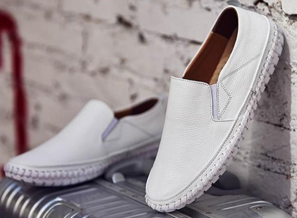 Men's flexible sole loafers, slip-on and comfortable, perfect for casual daily walking.