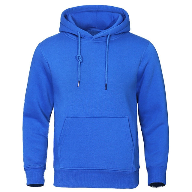 Cozy men's hooded sweatshirt, a versatile piece for relaxed days and contemporary streetwear looks.