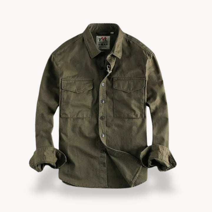 Stylish men's cargo shirt with practical pockets and long sleeves for versatile casual and workwear.
