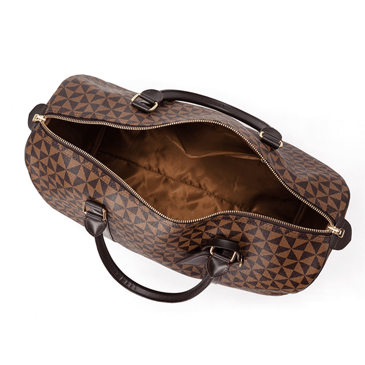 Stylish men's weekend travel duffel bag, durable carry-on luggage for organized getaways.