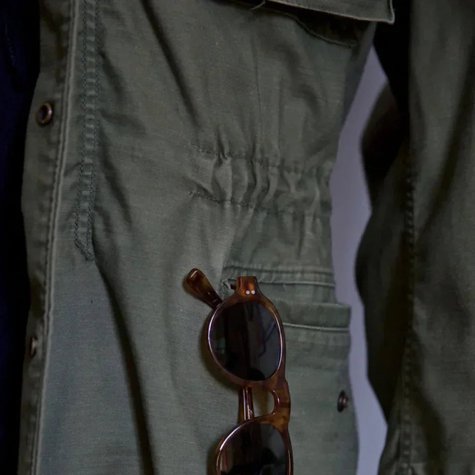 Versatile men's utility field jacket, durable adventure gear with long sleeves & practical multi-pockets.