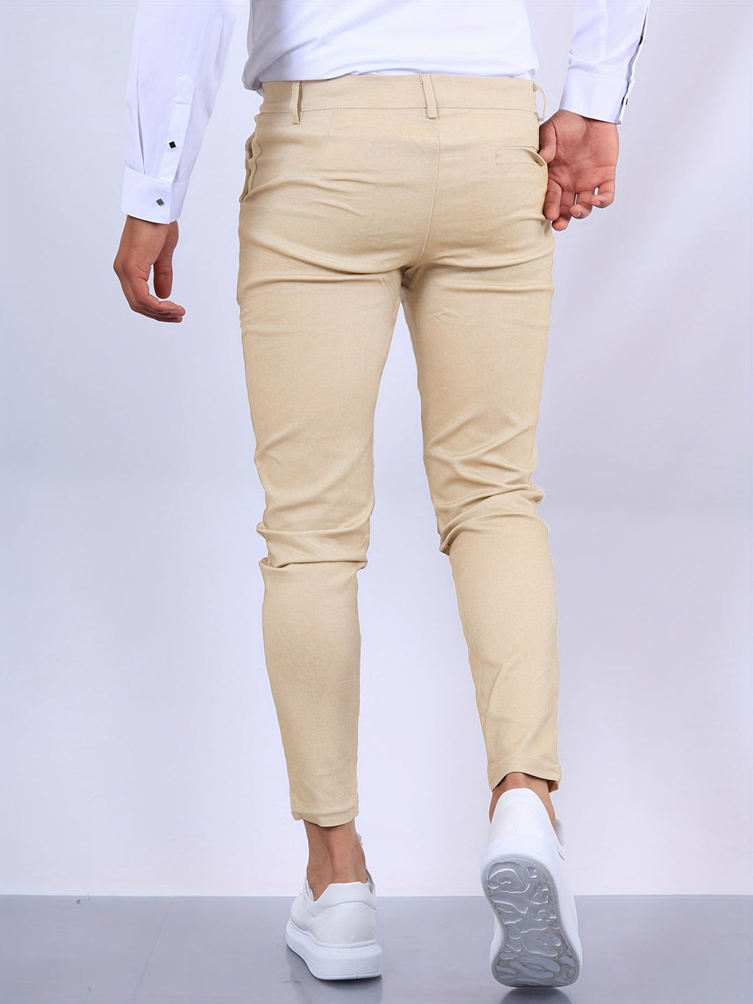 Versatile men's skinny fit pants, tailored for flexible everyday casual or fashion styles.