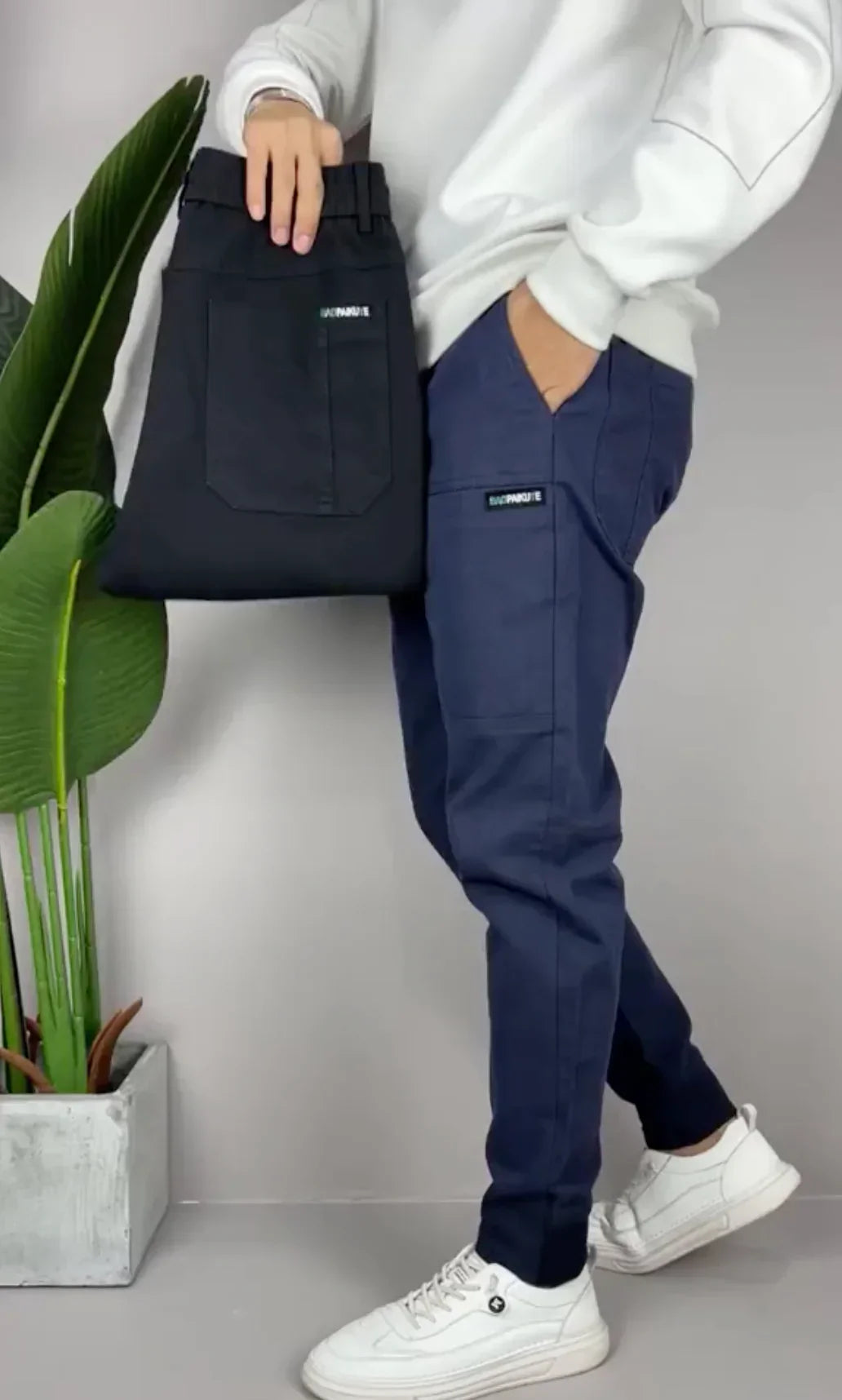 Comfortable men's stretch cargo pants with elastic waist. Ideal for everyday wear, combining durability, comfort & modern style.
