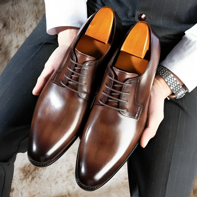 Men's elegant Elithro brown leather dress shoes for refined style & all-day comfort. Perfect for business.
