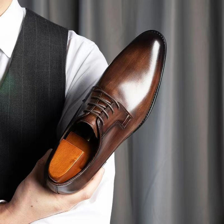 Elithro men's sophisticated brown leather business shoes. Classic, comfortable, and professional for any occasion.