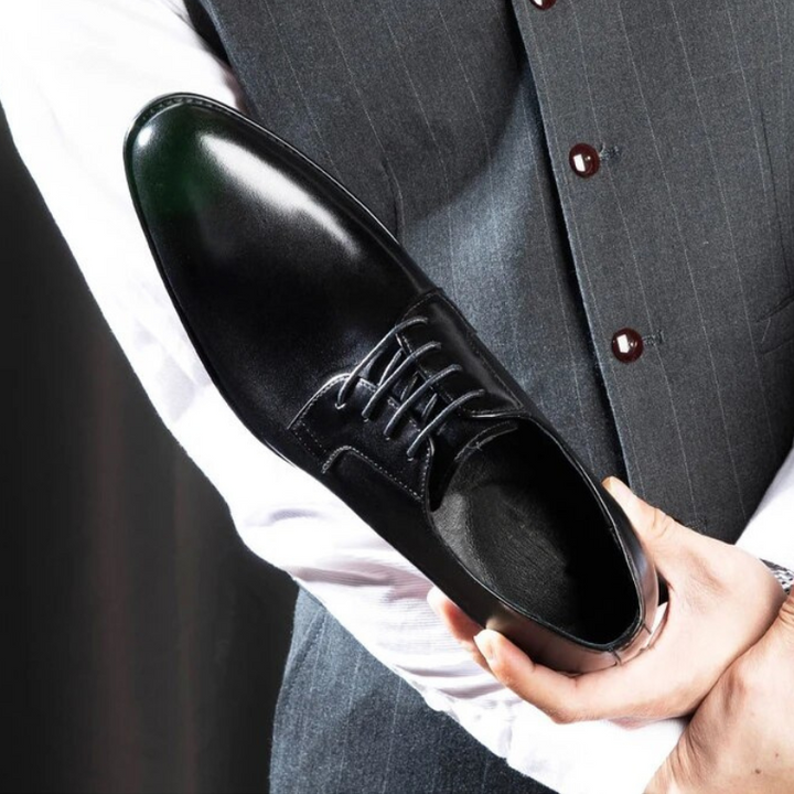 Comfortable men's Elithro elegant dress shoes, perfect brown or black footwear for sophisticated business attire.