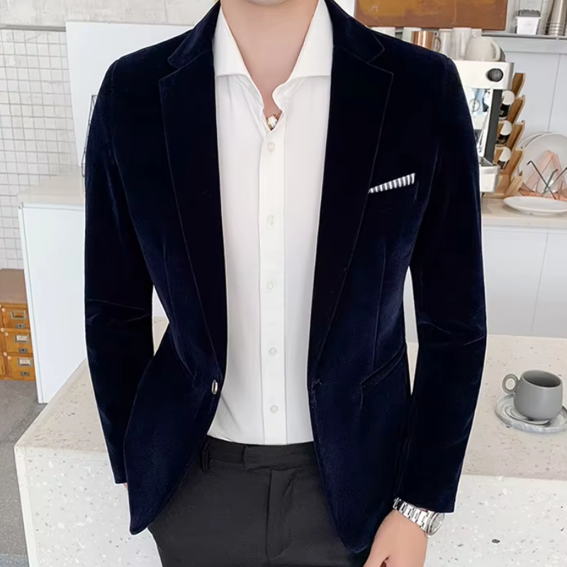 High-quality men's slim fit blazer, elegant one-button style for a professional look.