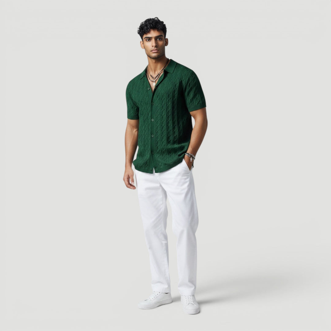 Comfortable men's sleeveless sweater vest, perfect for elegant layering.