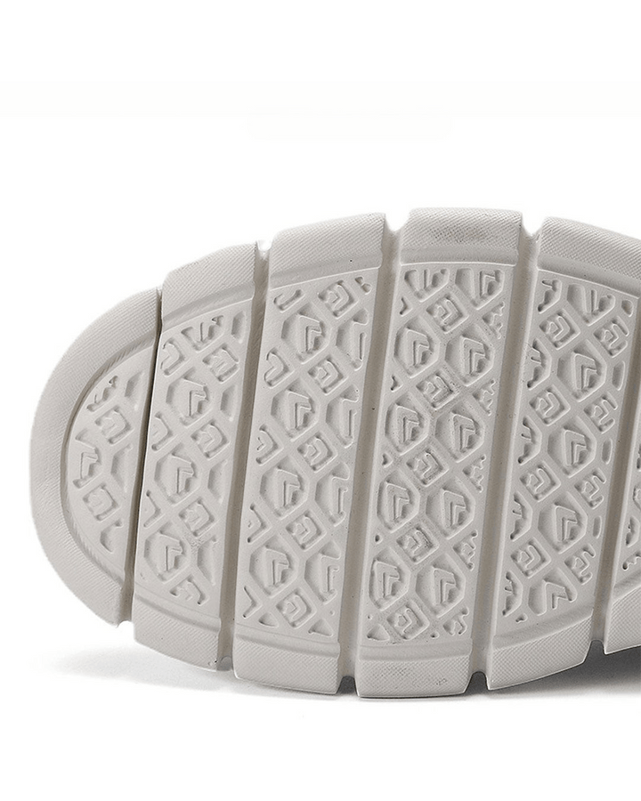 Casual men's walking shoes, supportive for daily activities, versatile.
