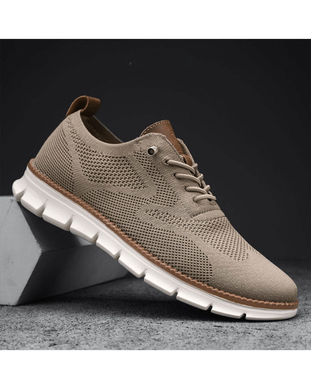 Lightweight men's athletic shoes, everyday style, ultimate comfort.