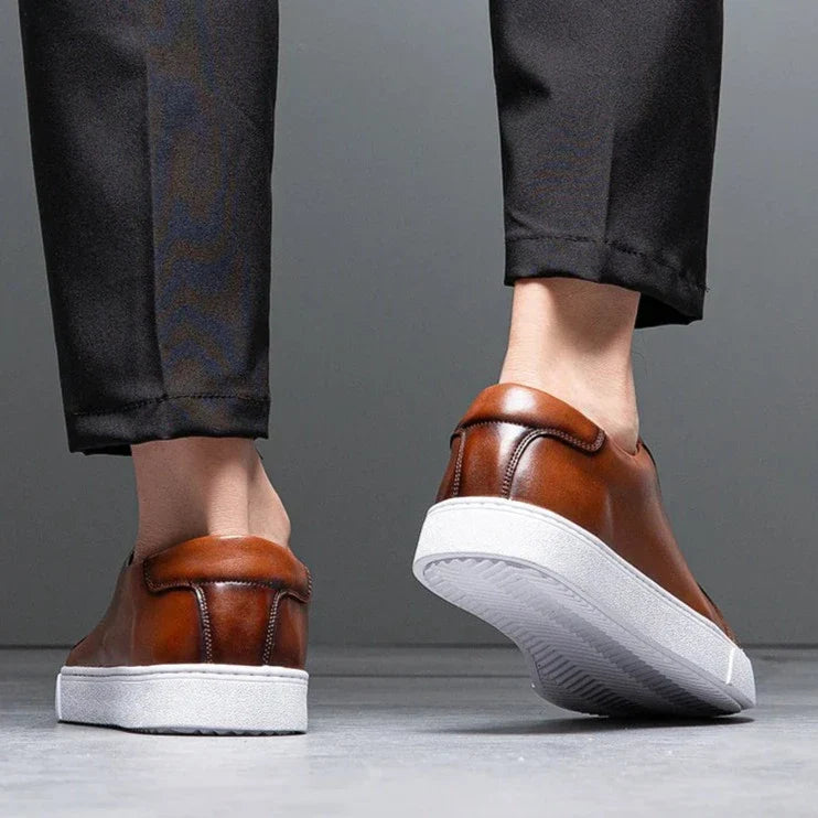 Smart casual men's trainers, sleek lace-up design and comfortable.