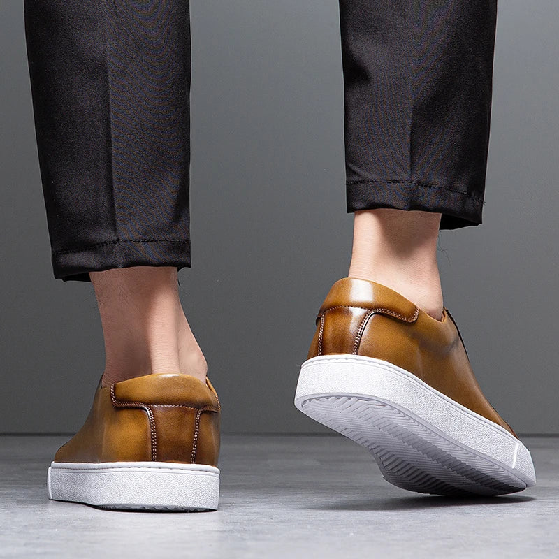 Men's everyday formal sneakers, sleek design, comfortable for daily wear.
