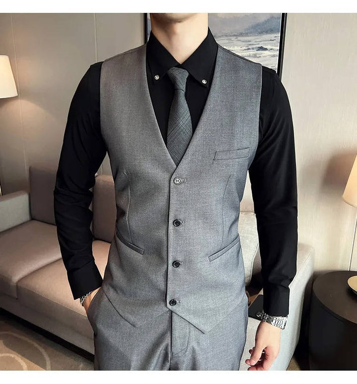 Elegant men's three-piece suit, notch lapel, ideal for formal occasions, prom, or office.