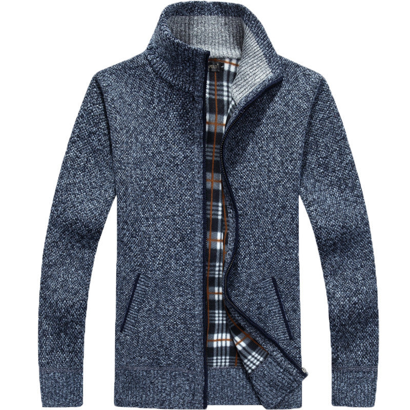 Men's jacket with full zip and detailed plaid lining, providing warmth and comfort.