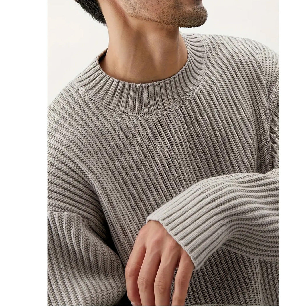 Men's relaxed fit grey crewneck sweater, ideal for casual comfort. Essential winter fashion for men.