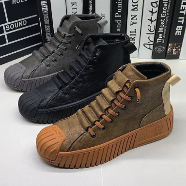 Durable men's casual boots, designed for everyday wear with height enhancement and posture support.
