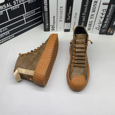 Sleek men's height enhancing boots with robust posture support for improved alignment and confidence.