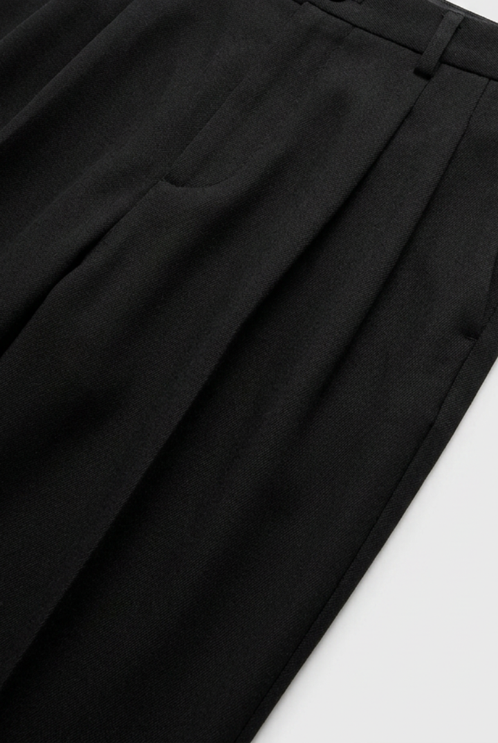 Tailored men's high waist straight leg trousers for a sharp, modern look. Ideal for work, business, or smart casual.
